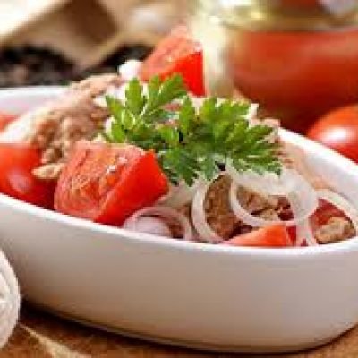 atun con tomate